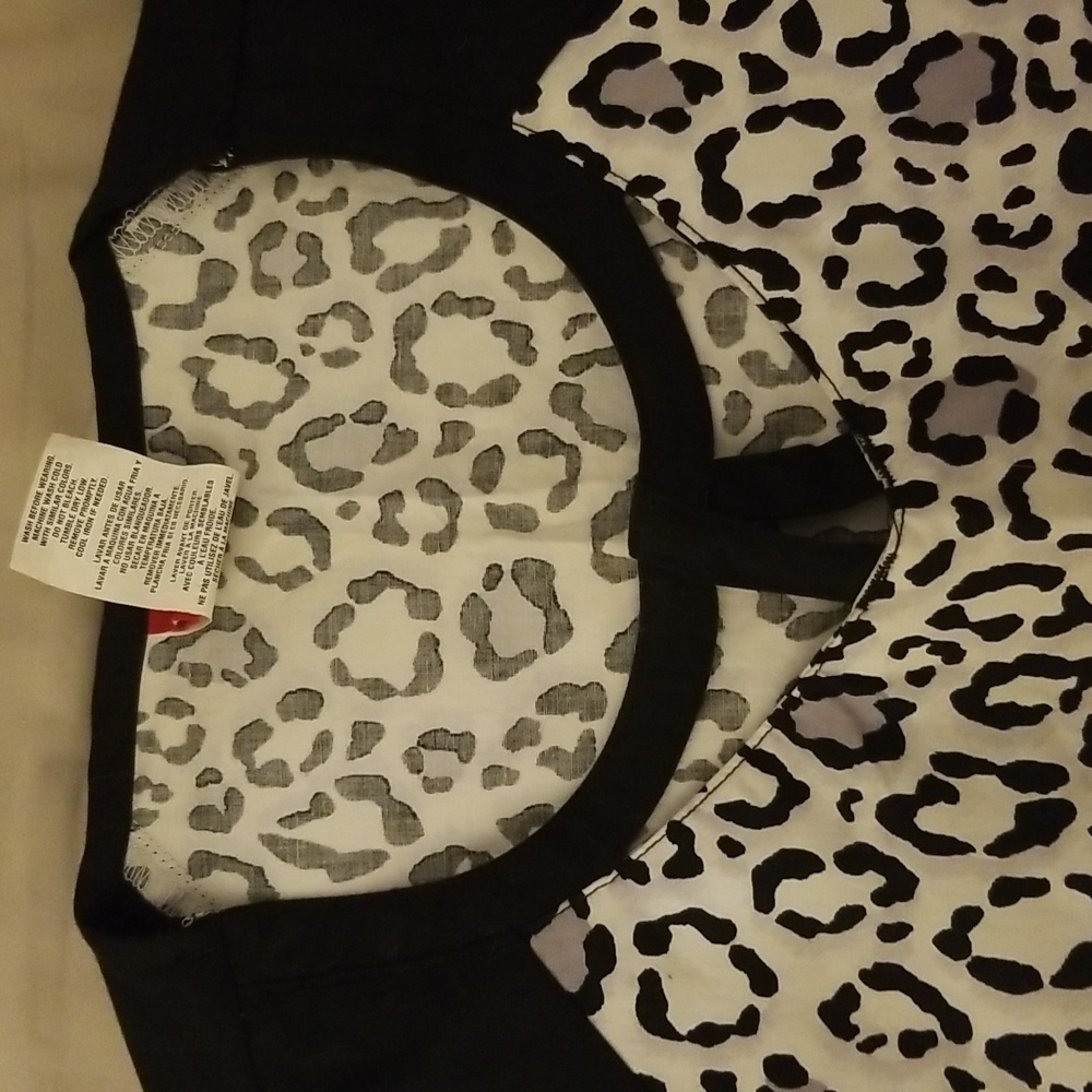 Scrub top - Picture 2 of 3